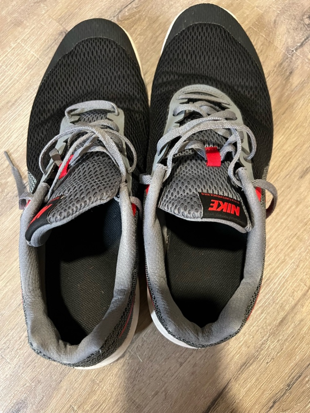 Nike Men’s Black & Gray Athletic Running Shoes with Red Highlights - Picture 4 of 5